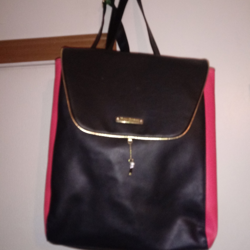 Awesome bag pink black bag like new